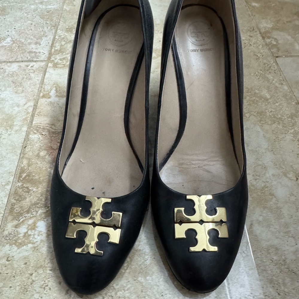 Tory Burch Luna Black wedges with Gold Logo size 8